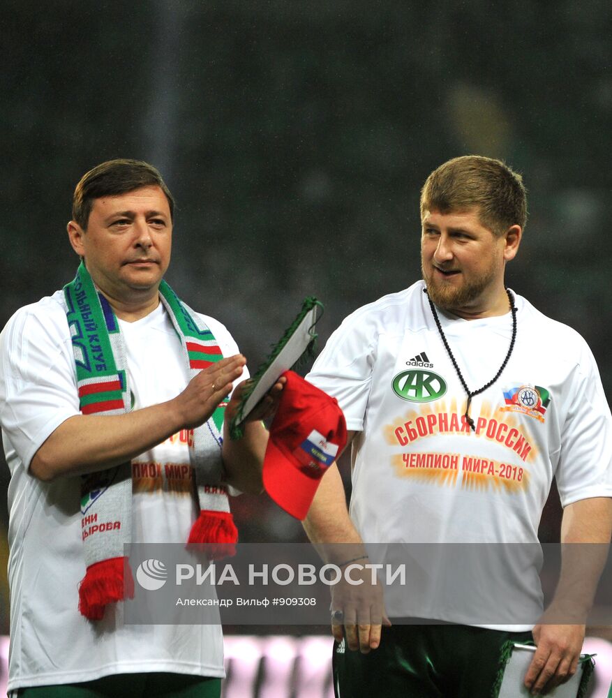 Матч между командой "Кавказ" и сборной футбольных ветеранов мира