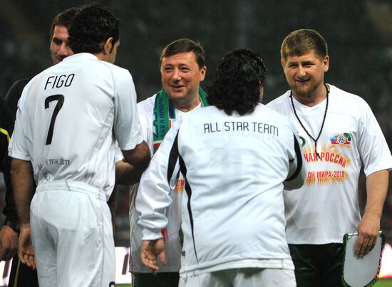 Матч между командой "Кавказ" и сборной футбольных ветеранов мира