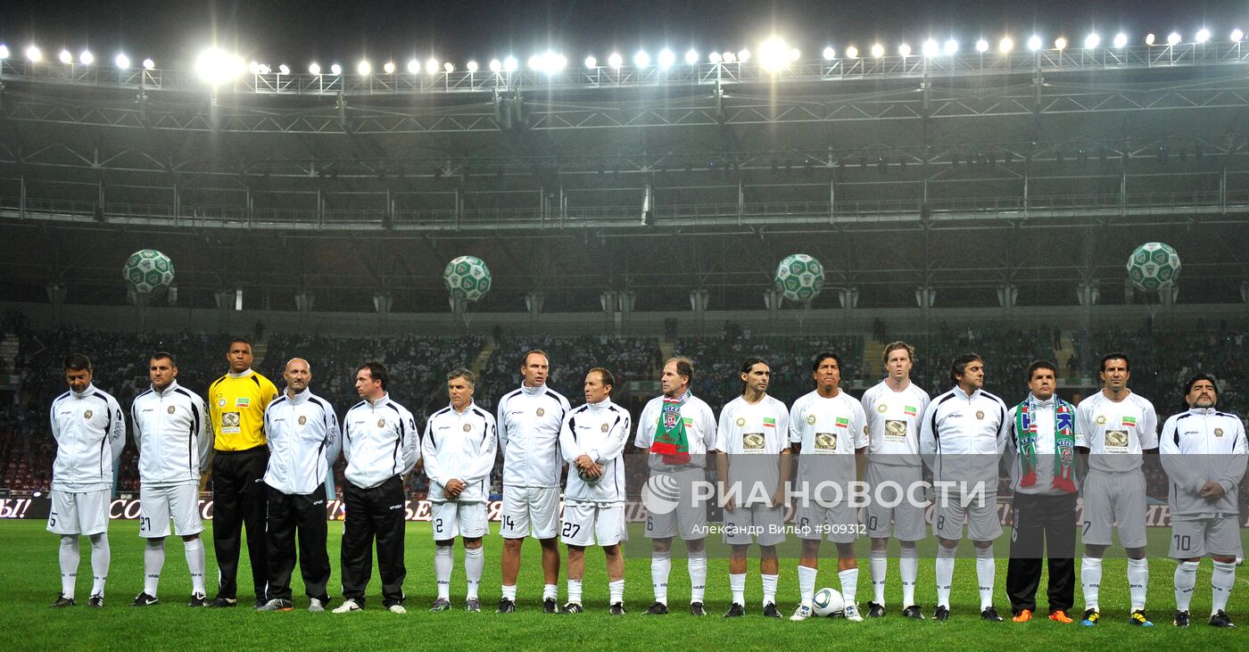 Матч между командой "Кавказ" и сборной футбольных ветеранов мира