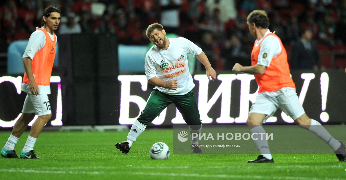 Матч между командой "Кавказ" и сборной футбольных ветеранов мира