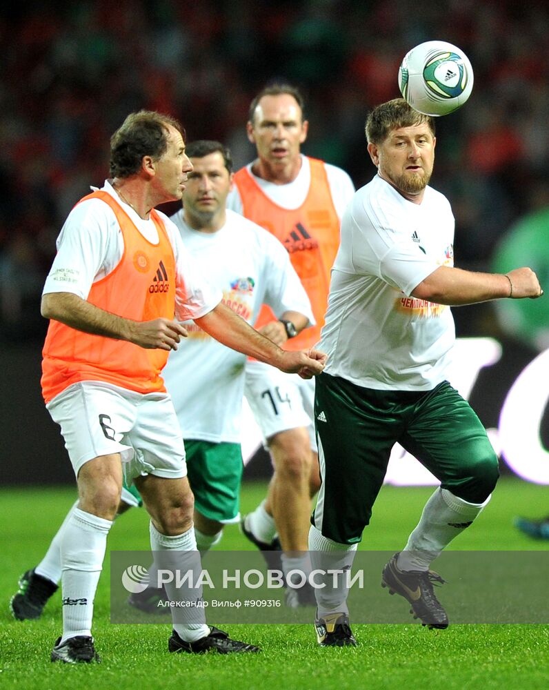 Матч между командой "Кавказ" и сборной футбольных ветеранов мира