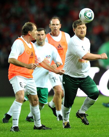 Матч между командой "Кавказ" и сборной футбольных ветеранов мира