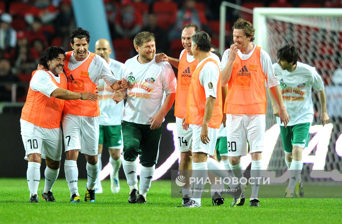 Матч между командой "Кавказ" и сборной футбольных ветеранов мира