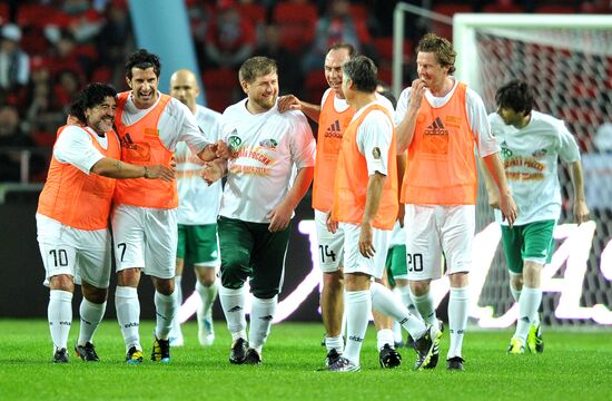 Матч между командой "Кавказ" и сборной футбольных ветеранов мира