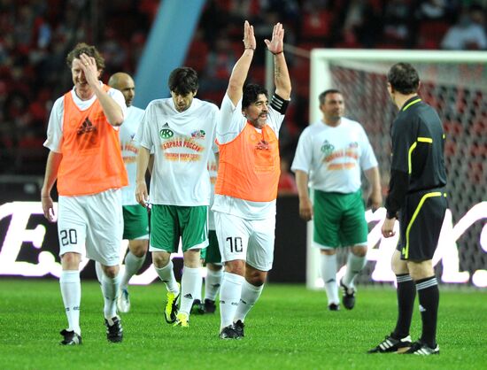 Матч между командой "Кавказ" и сборной футбольных ветеранов мира