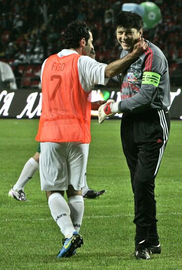 Матч между командой "Кавказ" и сборной футбольных ветеранов мира