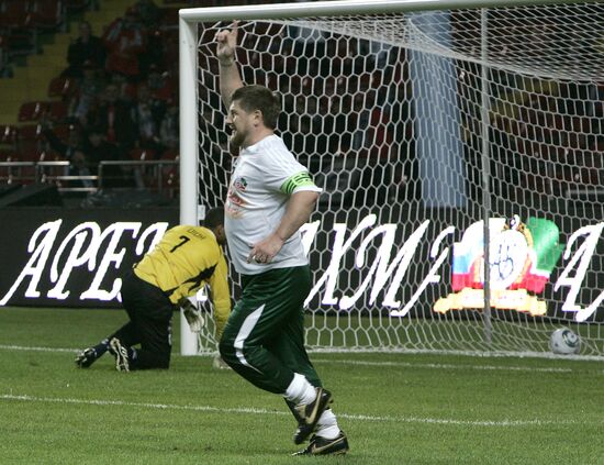 Матч между командой "Кавказ" и сборной футбольных ветеранов мира