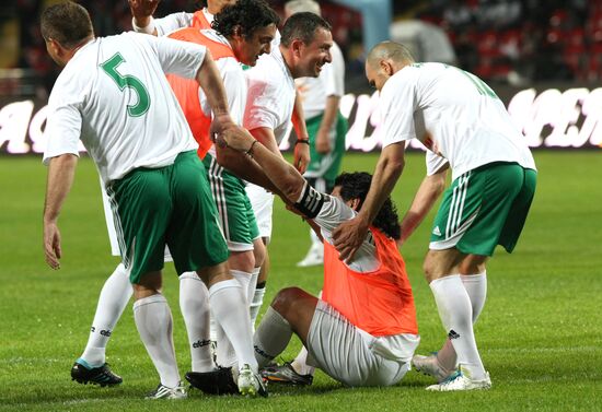 Матч между командой "Кавказ" и сборной футбольных ветеранов мира