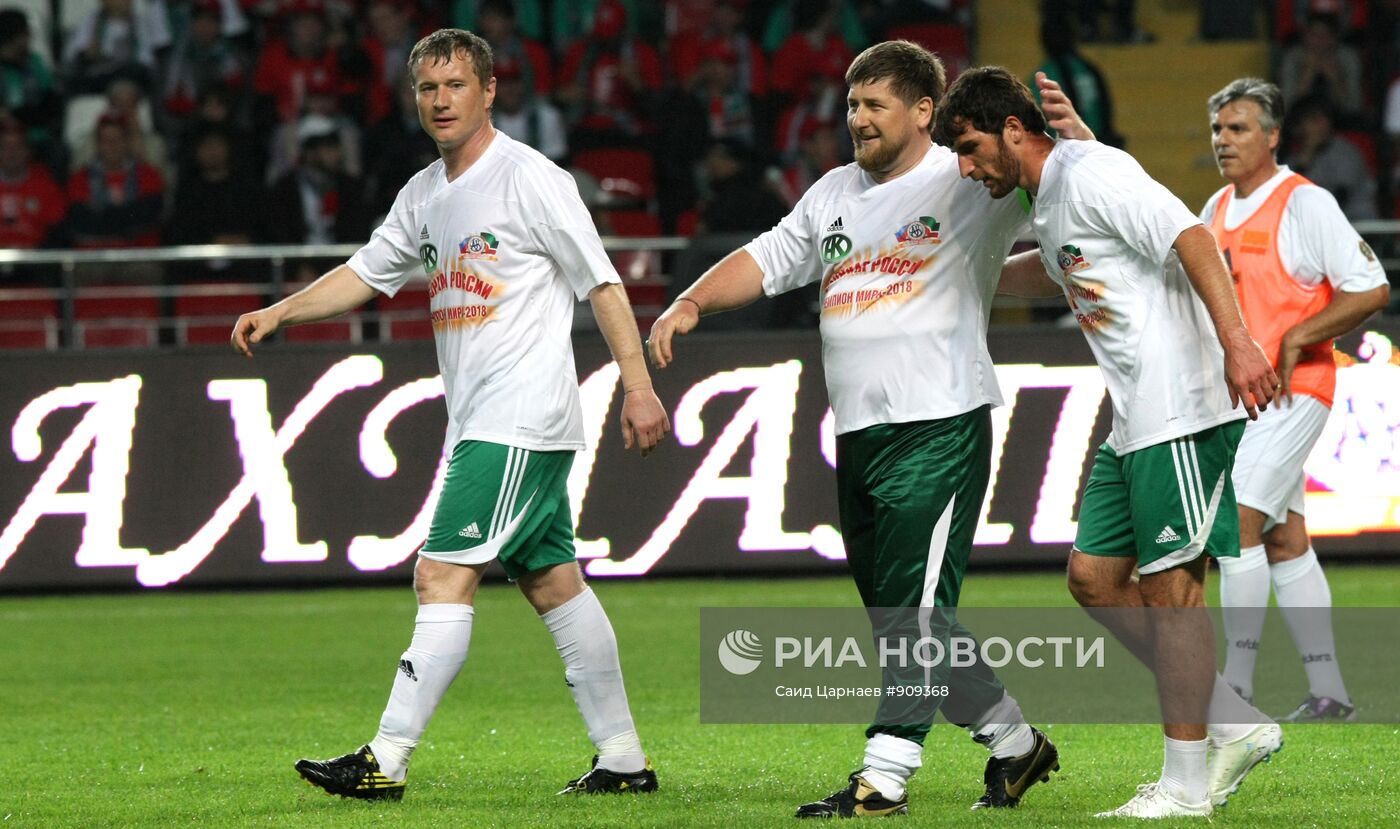 Матч между командой "Кавказ" и сборной футбольных ветеранов мира