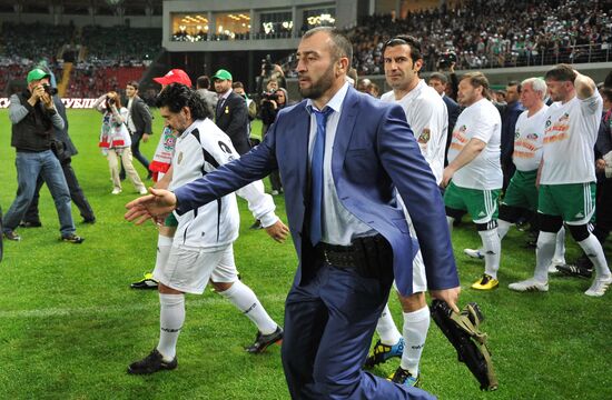 Матч между командой "Кавказ" и сборной футбольных ветеранов мира