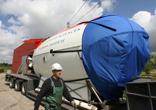 Отправка подводных глубоководных аппаратов "Мир" в Швейцарию
