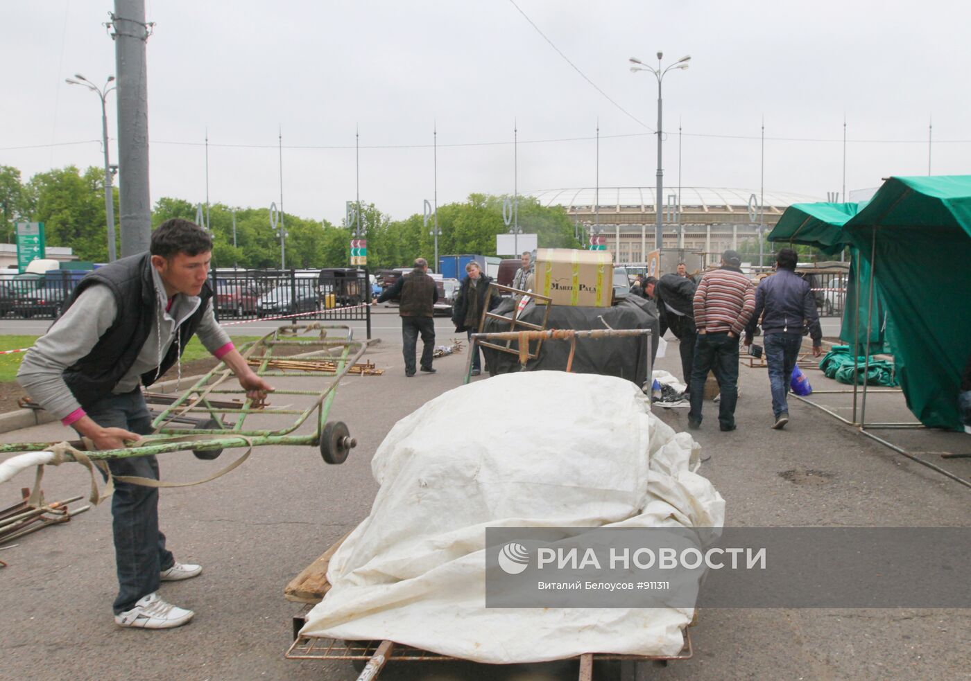 Вещевой рынок в Лужниках