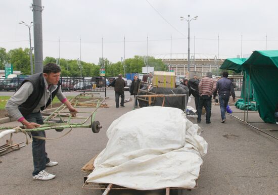 Вещевой рынок в Лужниках