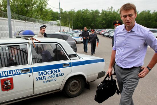 Навальный прибыл в отдел уголовного розыска для дачи объяснений