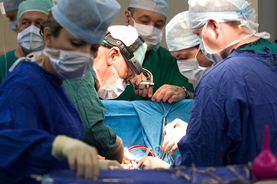 Операция по имплантации сердечного клапана
