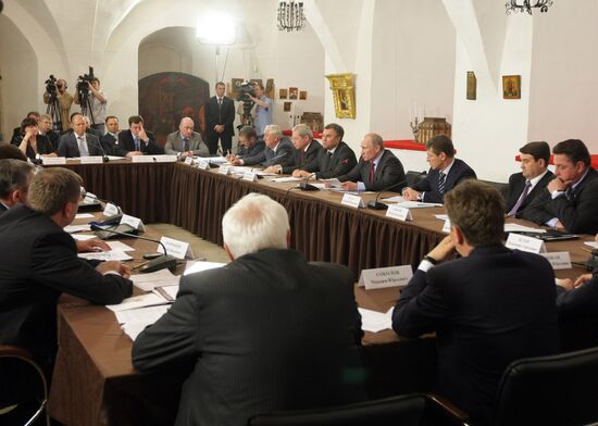 Владимир Путин провел совещание в Пскове