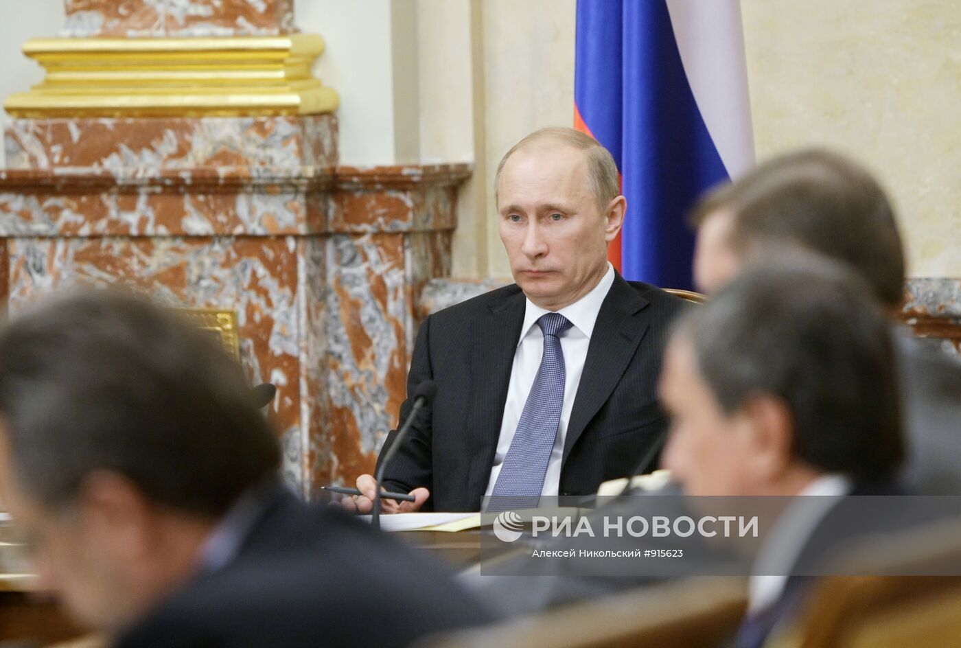 В.Путин проводит заседание правительства РФ в Москве