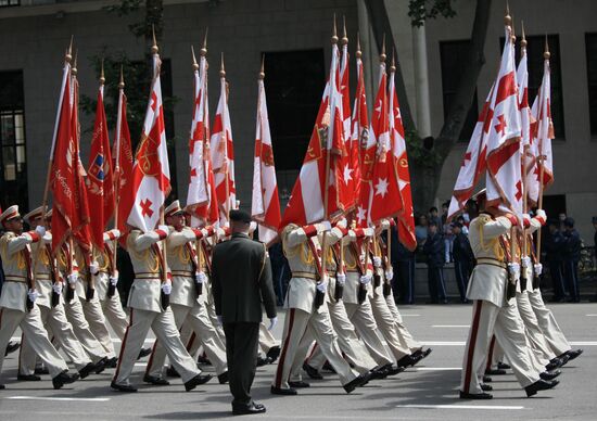 В Грузии прошел военный парад в честь Дня независимости страны
