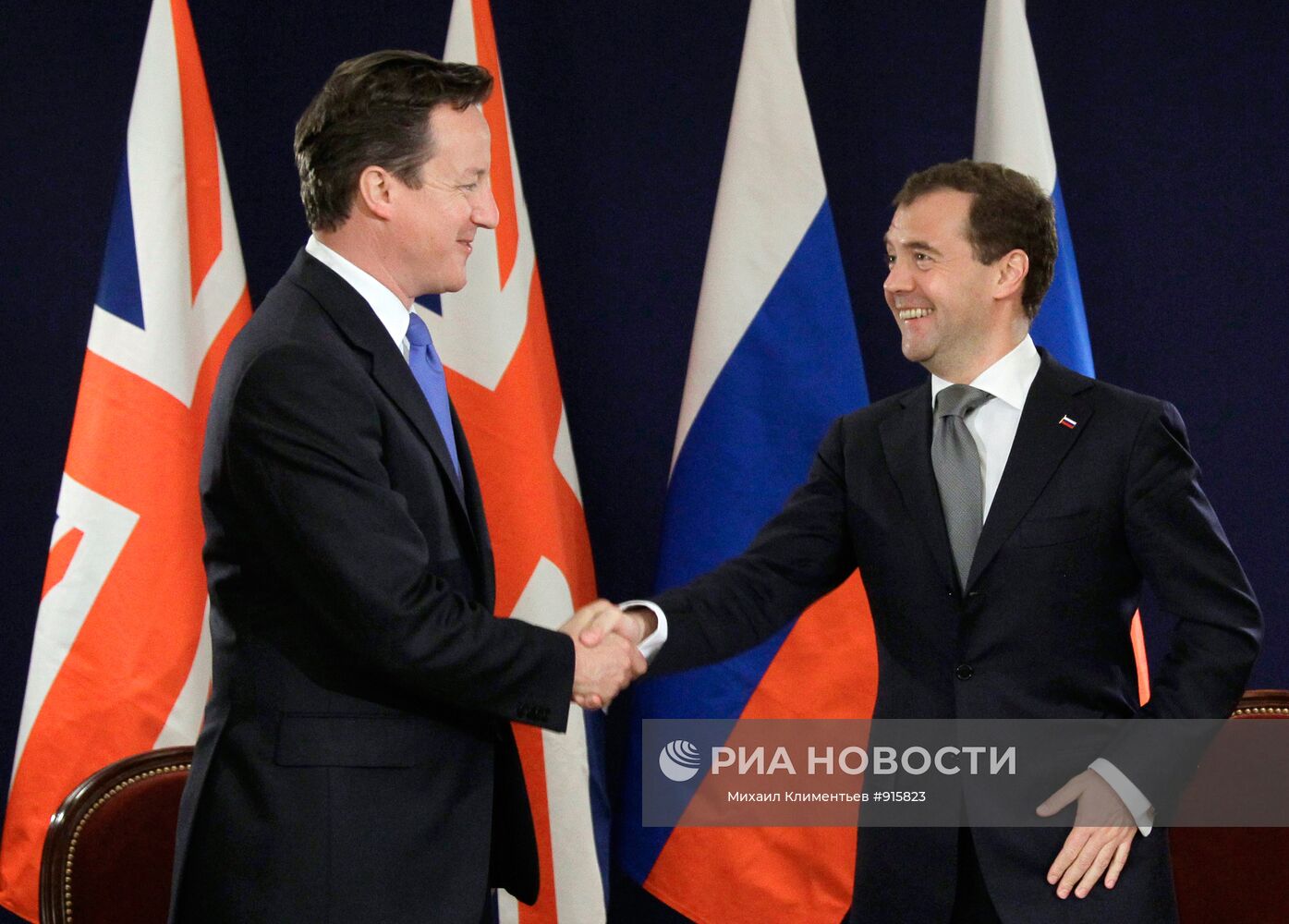 Дипломатические отношения с великобританией. Дэвид Кэмерон и Медведев. Переговоры в Великобритании.