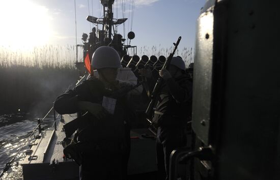 Учения батальона морской пехоты Каспийской флотилии
