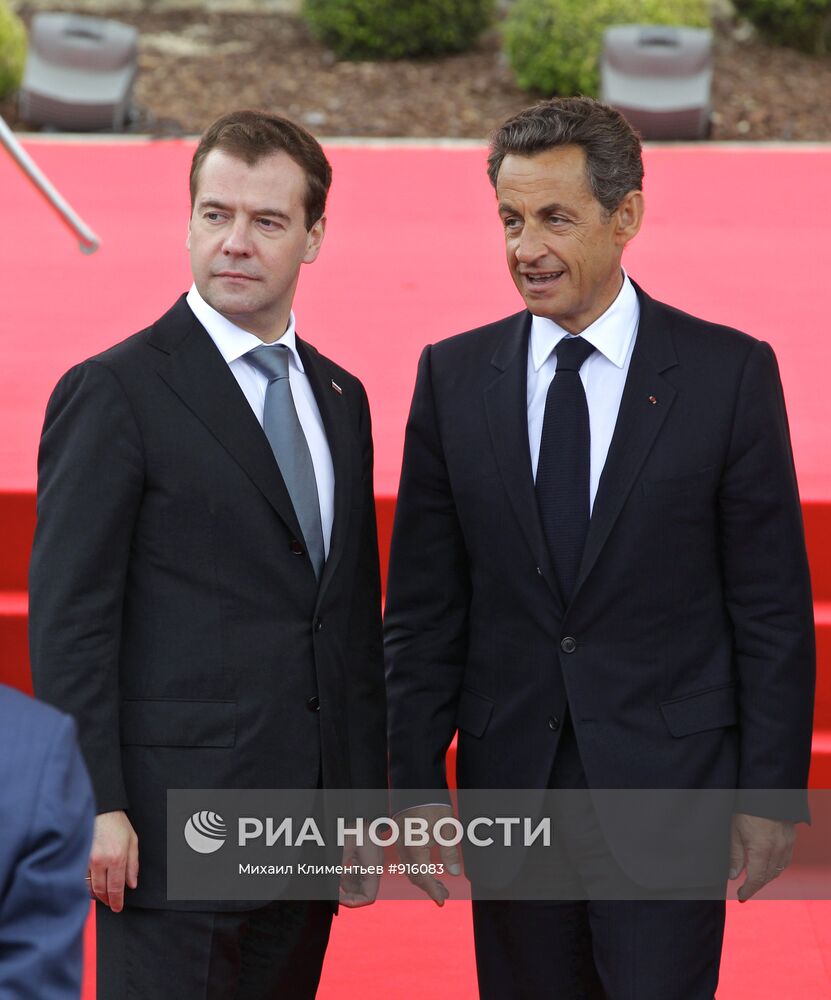 Д.Медведев на саммите "Большой восьмерки" в Довиле. День второй