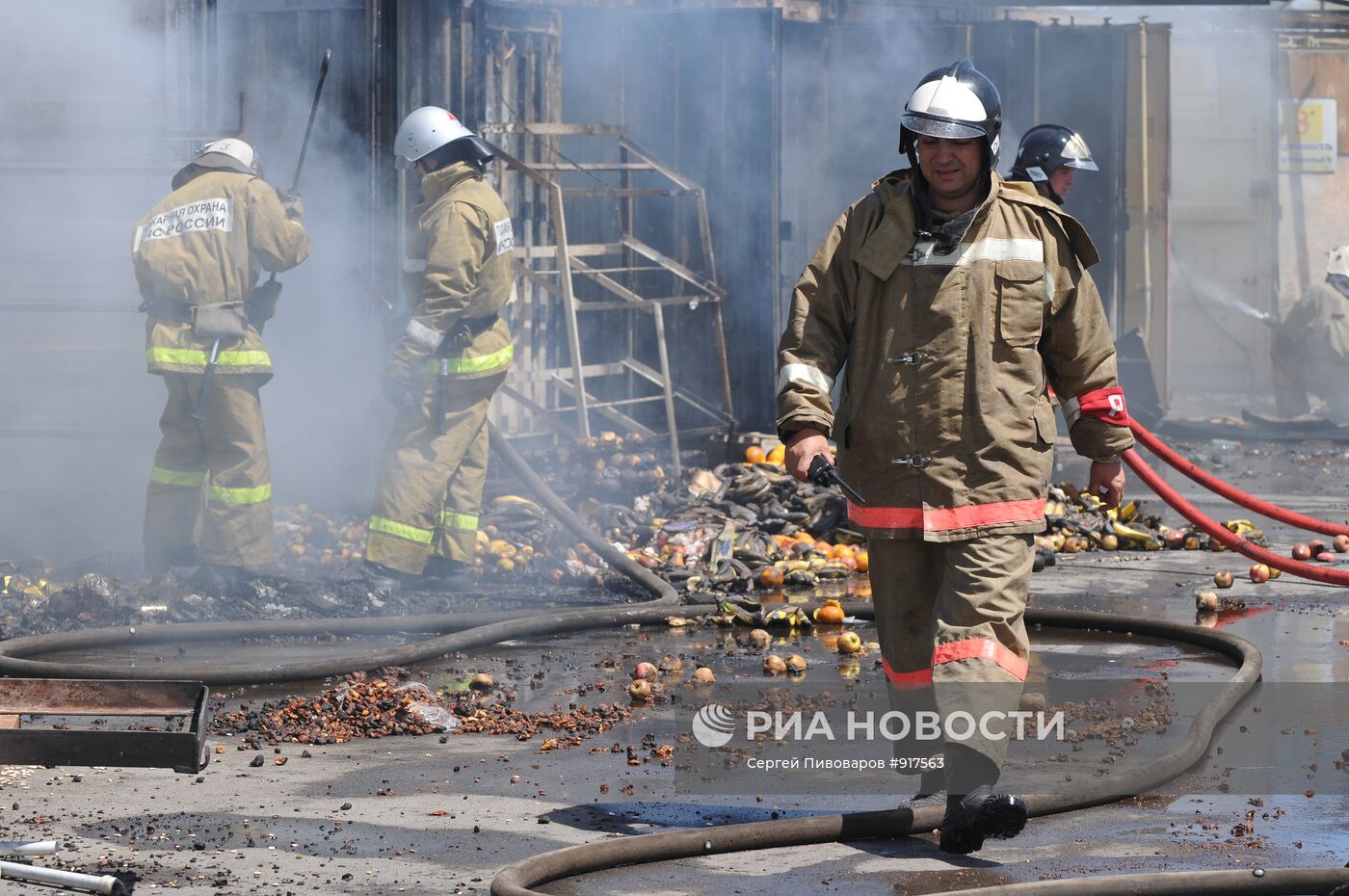 Пожар на овощном рынке на выезде из Ростова-на-Дону
