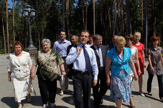Д.Медведев встречается с жителями села Ненашево Тульской области
