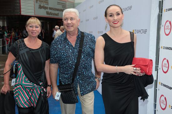 Артист Владимир Винокур с супругой и дочерью