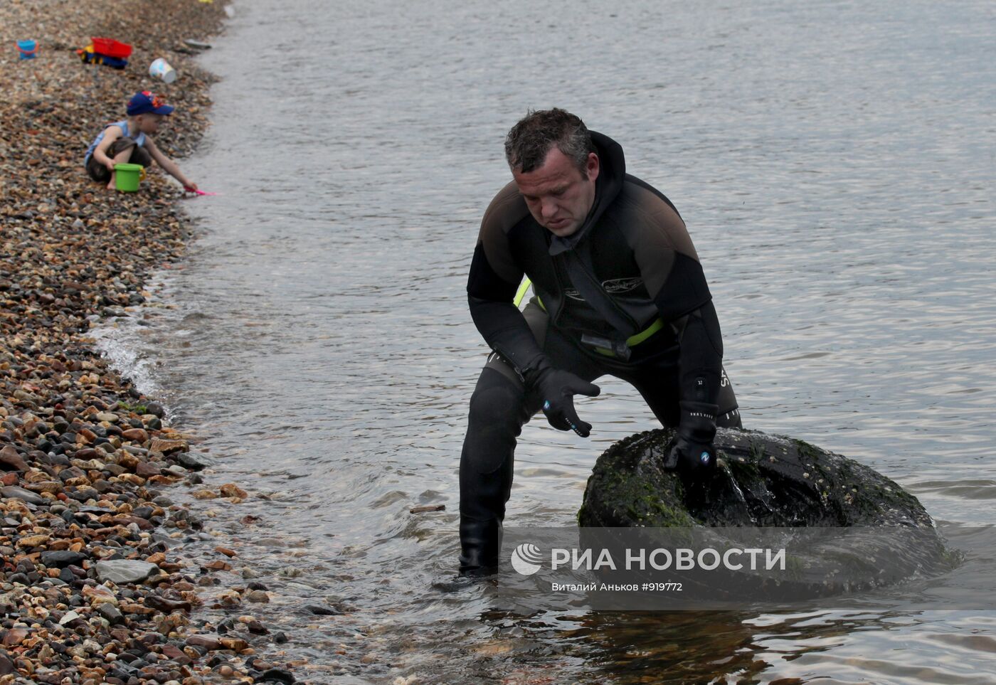 Дайверы Владивостока провели субботник на дне моря