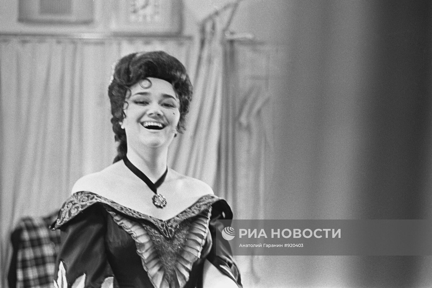 Сцена из оперы "Игрок" в Большом театре