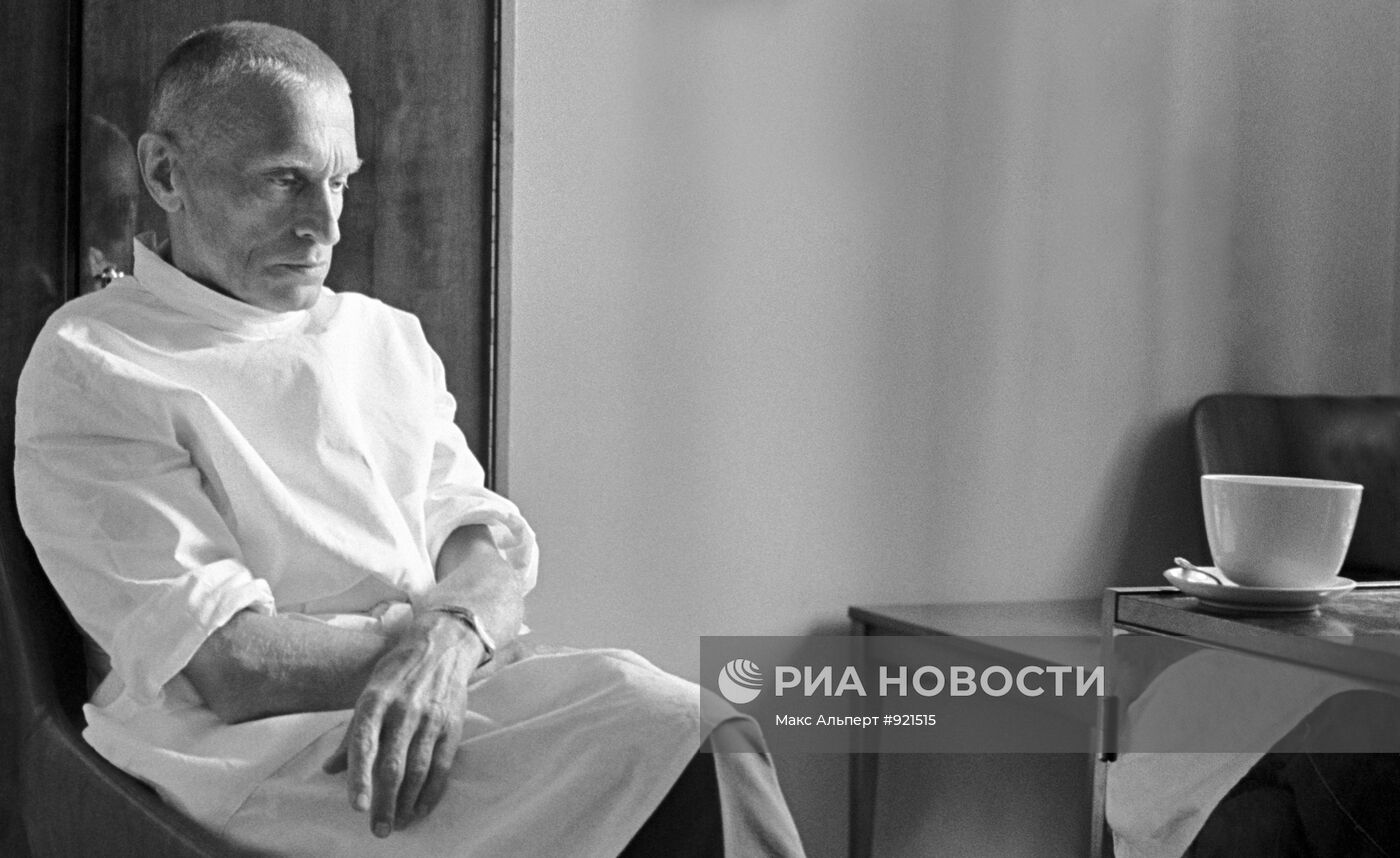 Советский хирург, академик Николай Михайлович Амосов