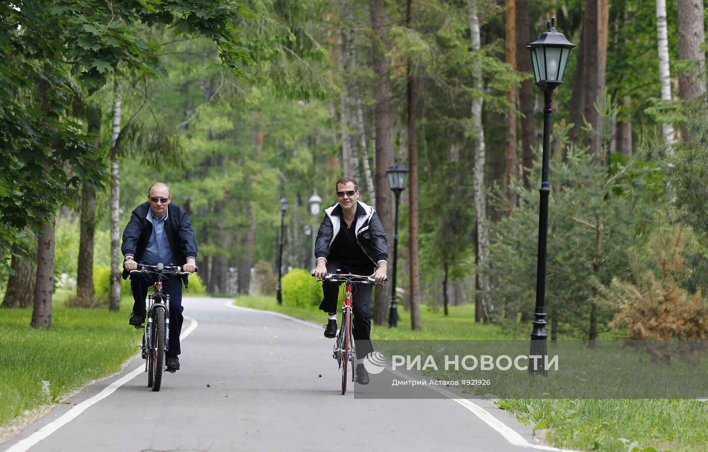 Неформальная встреча Дмитрия Медведева и Владимира Путина