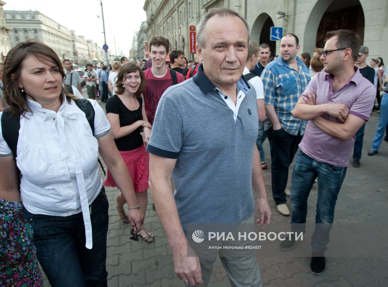 Владимир Некляев на акции протеста в Минске