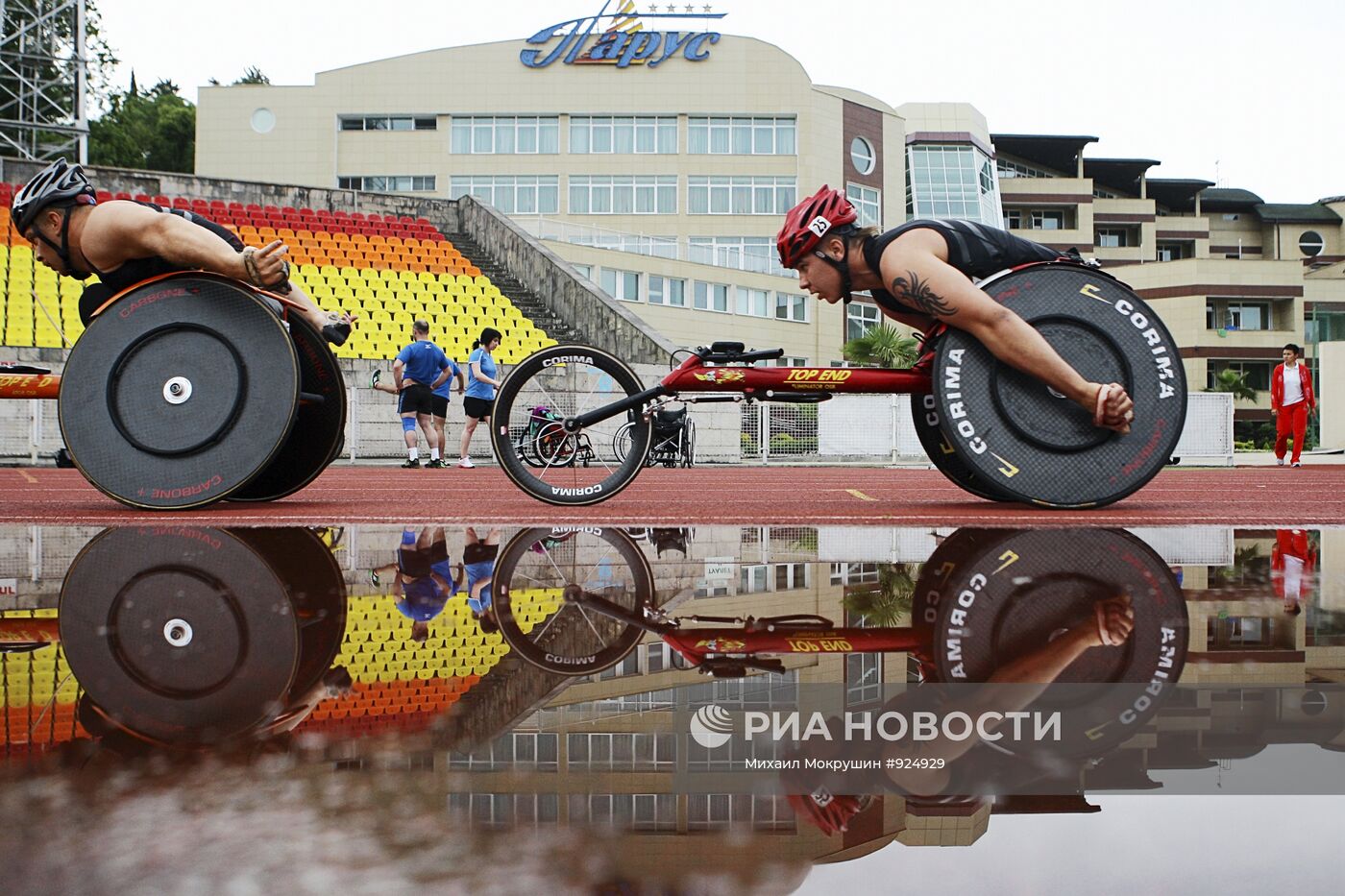 Тренировка паралимпийской сборной России по лыжным гонкам