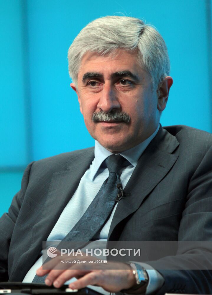 Михаил Погосян