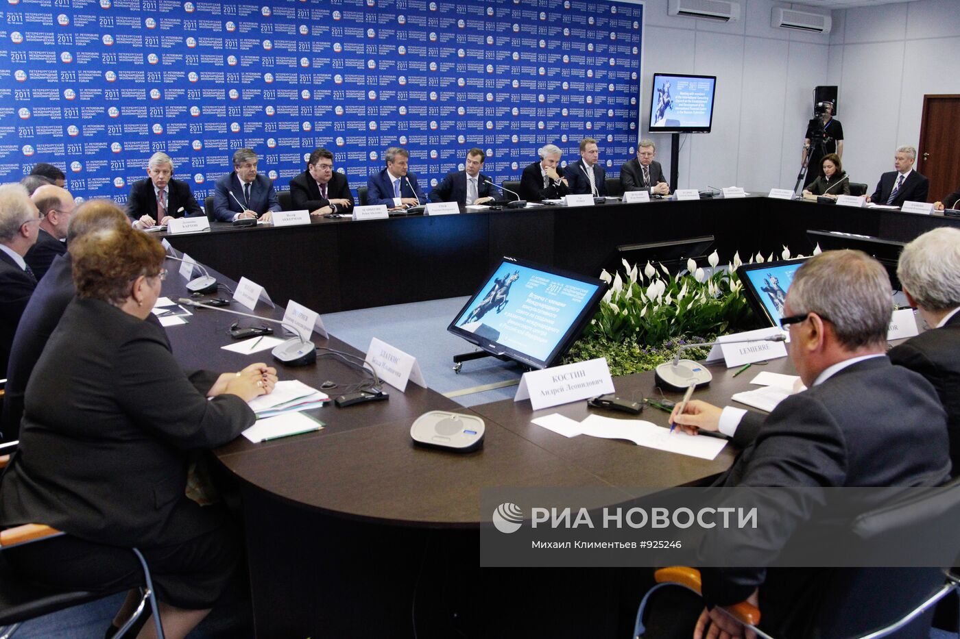 Д.Медведев на XV ПМЭФ в Санкт-Петербурге
