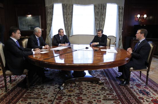 Д.Медведев встретился с руководством Единой России