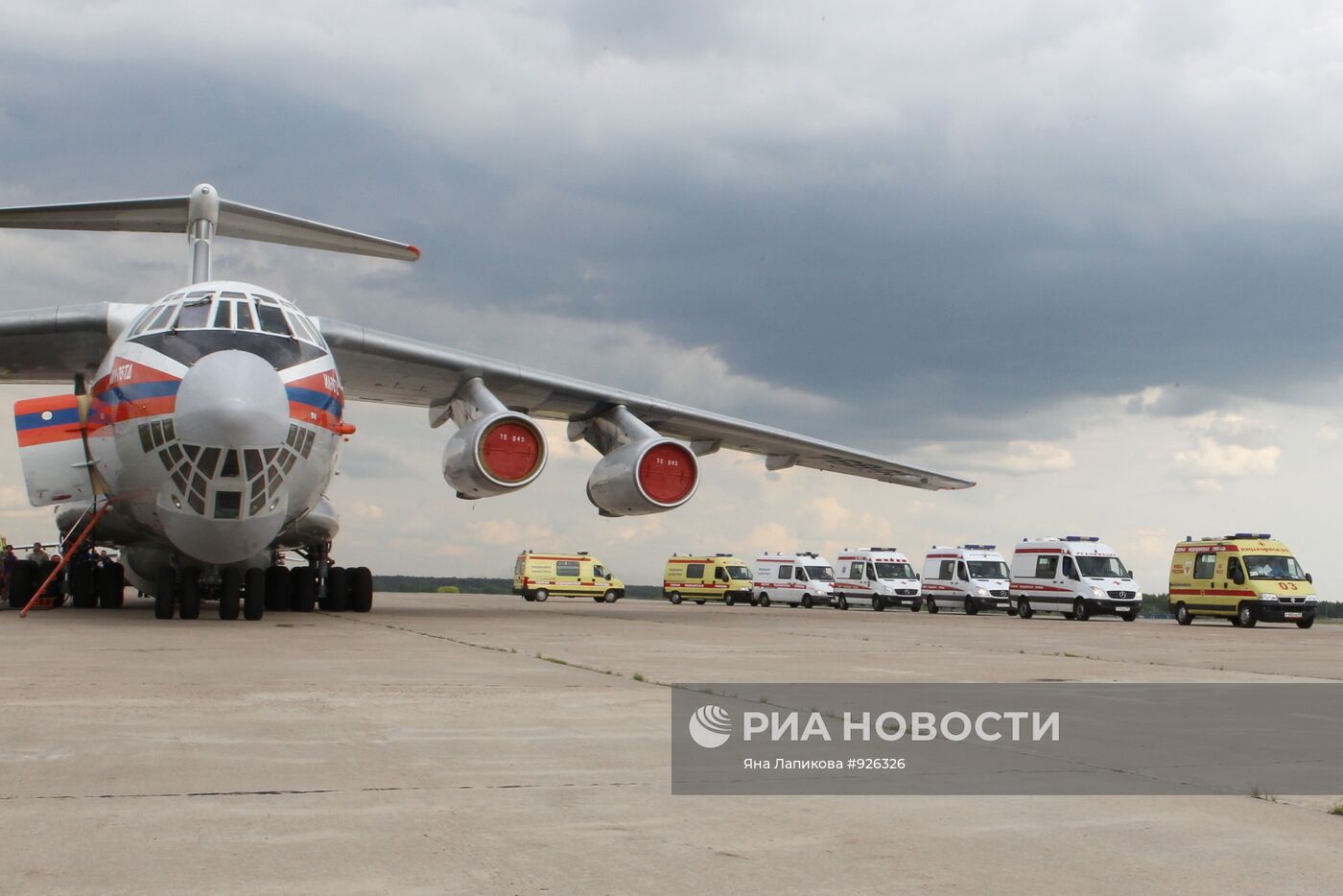 Встреча самолета с пострадавшими в авиакатастрофе в Карелии