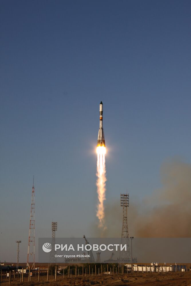 Запуск ракеты "Союз-У" с кораблем "Прогресс М-11М"