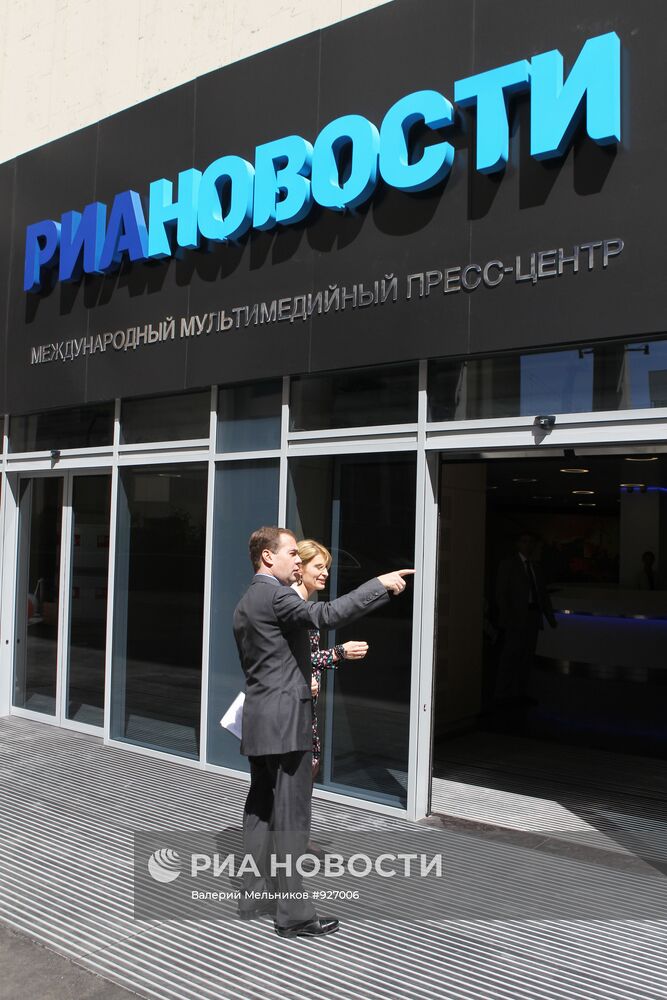 Президент РФ Дмитрий Медведев посещает агентство РИА Новости