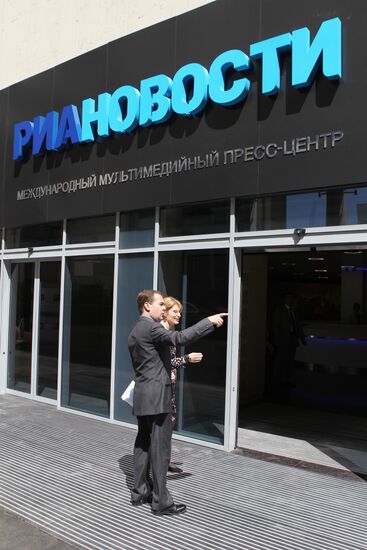 Президент РФ Дмитрий Медведев посещает агентство РИА Новости