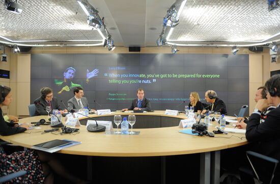 Президент РФ Дмитрий Медведев посещает агентство РИА Новости