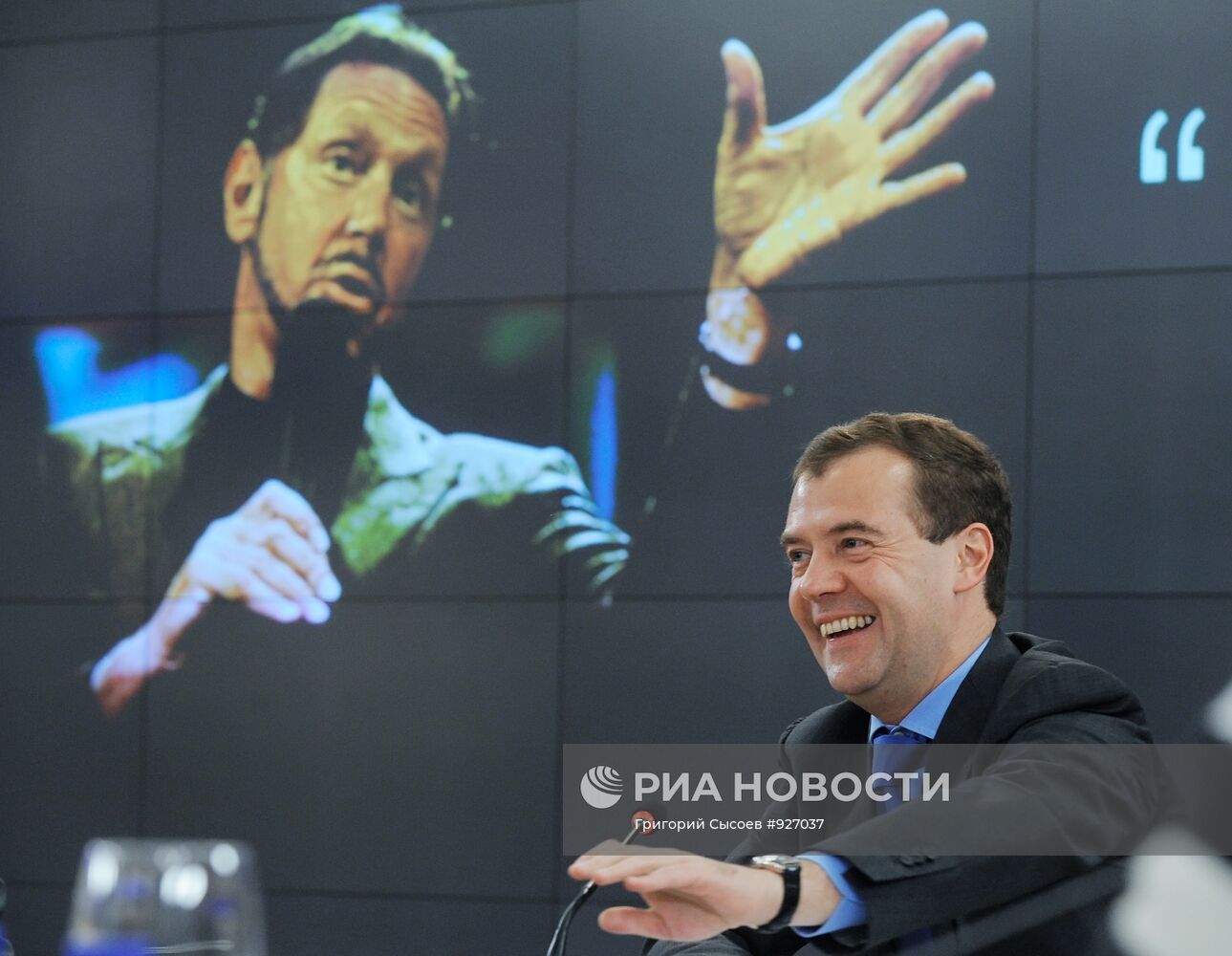 Президент РФ Дмитрий Медведев посещает агентство РИА Новости