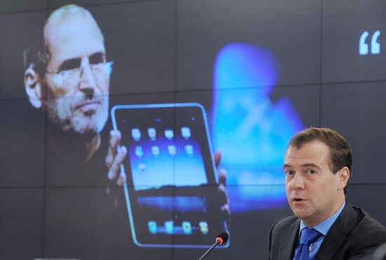 Президент РФ Дмитрий Медведев посещает агентство РИА Новости