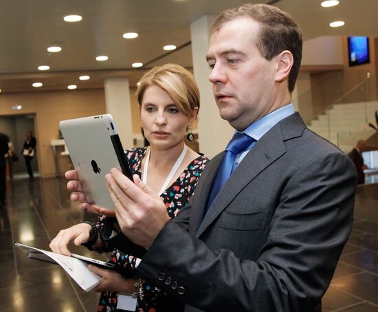 Президент РФ Дмитрий Медведев посещает агентство РИА Новости