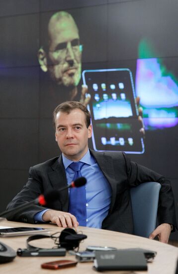 Президент РФ Дмитрий Медведев посещает агентство РИА Новости