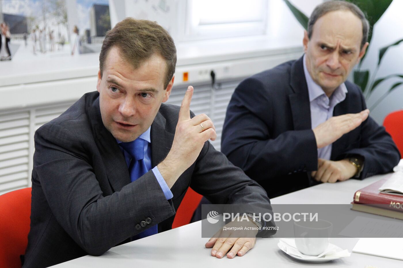 Президент РФ Дмитрий Медведев посетил "Московские новости"