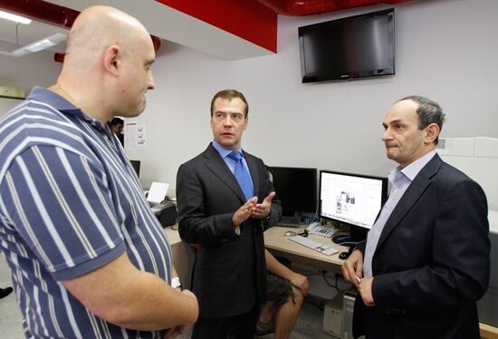 Президент РФ Дмитрий Медведев посетил "Московские новости"