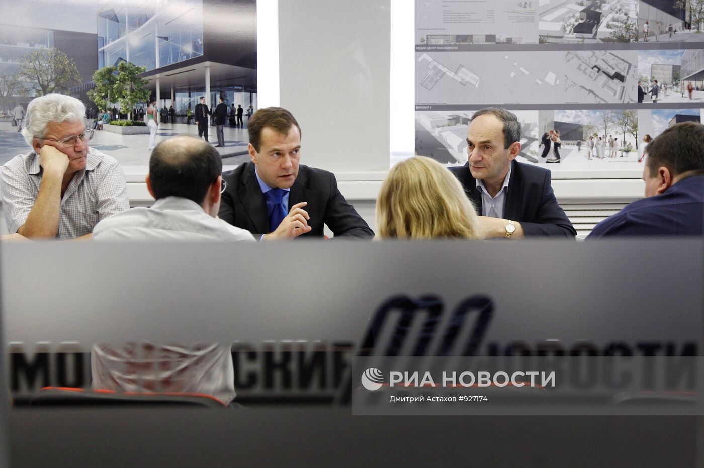 Президент РФ Дмитрий Медведев посетил "Московские новости"