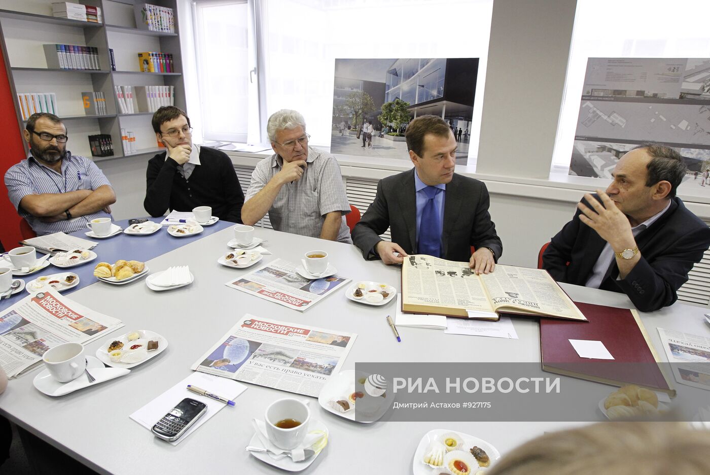Президент РФ Дмитрий Медведев посетил "Московские новости"